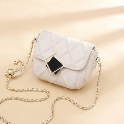 China 2021 New Fashion Small Bag Daily Life Small Lingge Shoulder Chain Messenger Bag Gold Simple Ball Female Wings for sale