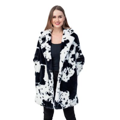 China 2020 Popular Anti-wrinkle Women's Fashionable Cow Print Sherpa Fleece Jacket For Women for sale