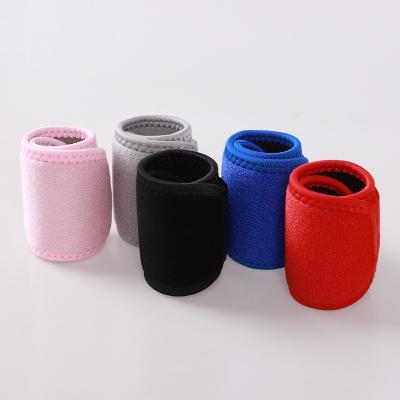 China Non-slip Thumb Motion Wrist Protector Badminton Basketball Tennis Bands Wrist Support for sale