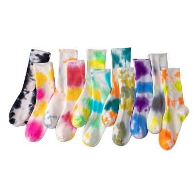 China 2022 QUICK DRY cotton factory promotion men and women mid-tube skateboard socks couple sports tie dye socks for sale