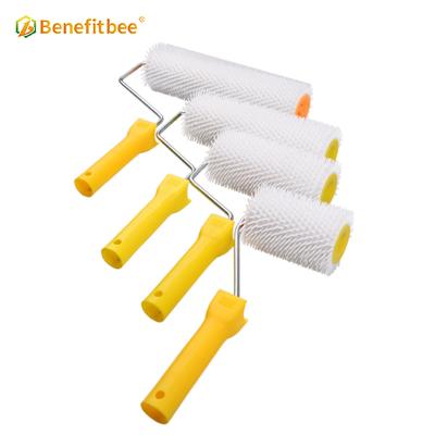 China Reliable Benefitbee Plastic Honey Unclogging Roller Honeycomb Unclogging Tools for sale