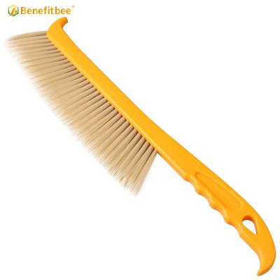 China Bee Brush High Quality Beekeeping Tools Brush Single Plastic Bee Brush For Bee Keeping for sale