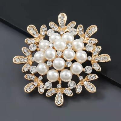 China European and American alloy fabric decoration inlaid with diamond inlaid with pearl snowflake cartoon brooch girls fashion brooch accessories for sale