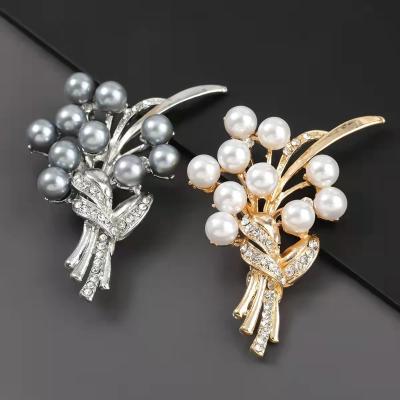 China Fashionable Statistical Institute brooch female brooch set diamond set pearl flower brooch cloth decoration alloy with accessories for sale