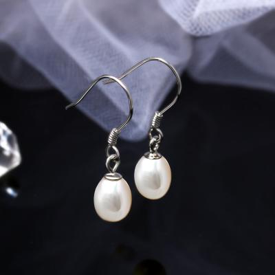 China CLASSIC Natural White Freshwater Pearl Dangle Earrings for sale