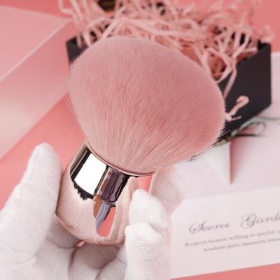 China Cute Simple Pink Flat Brush Contour Portable Brush Blush Makeup Kabuki Loose Powder Brush Powder Flat Surface Foundation Makeup Brush for sale