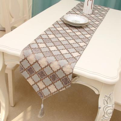 China 32*200cm jacquard polyester high precision jacquard lightweight luxurious soft table runner for hotel banquet home decoration for sale