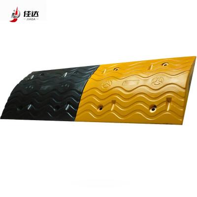 China Driveway 1000x380x50mm Driveway Safety Roadway Safety Heavy Duty Rubber Bump Detachable Traffic Bump Yellow And Black Car Speed ​​Bump for sale