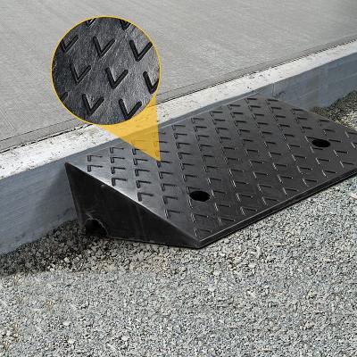 China Safety Industry 475*327*110mm Heavy Duty Parking Restriction Rubber Ramp Threshold Edge Ramp For Driveway, Sidewalk, Pier, Truck, Scooter for sale