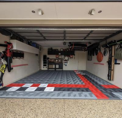 China Anti Slip Epoxy Garage Floor Tiles Chemical Resistance Race Deck Tiles for sale