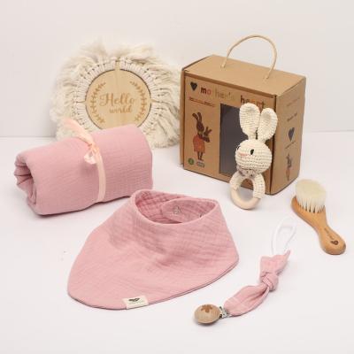 China 100% Eco-Friendly Newborn Baby Shower Gifts Set Muslin Newborn Blanket Sets for sale