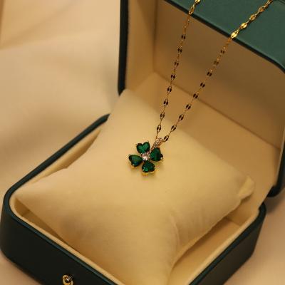 China Stylish Elegant Four Leaf Clover Necklaces For Women Heart Cut Diamond Lip Chain Fashion Jewelry Gold Plated Titanium Charm Necklaces for sale