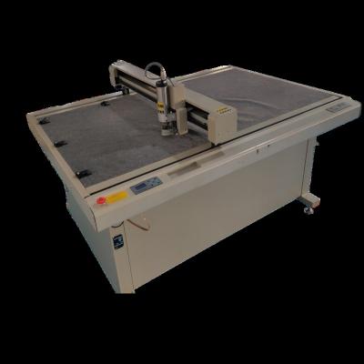 China Hotels Used 1509/1512/1812 Sizes Garment Bed Pattern Cutter Clothing Flatbed Cutting Machine for sale