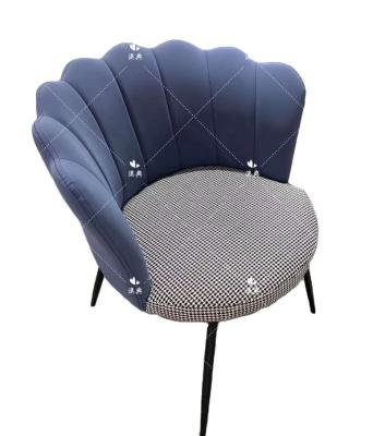 China Simple design modern stylish dining room furniture, blue color leather or velvet dining chair with flower shaped back, 2022 for sale