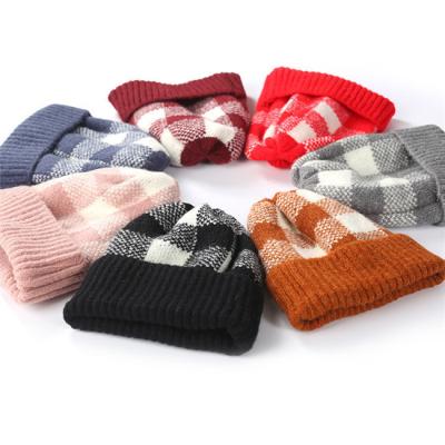 China COMMON Vogue Winter Thick Wool Plaid Knitted Hat Checked Hats Winter Hearing Protection Kinnted Hats for sale