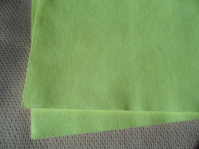 China Soft Green Non Woven Cloths / Non Woven Polyester Fabric Isotropic Strength for sale