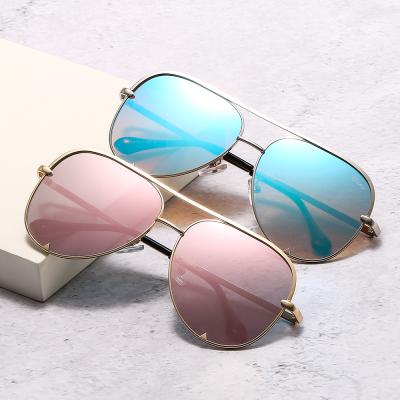 China Classic 2022 Unisex Novelty Sunglasses Newcomers Cat Eye QUAY Logo Sun Glasses Elegant Metal Custom Driving Aesthetic Shades for sale