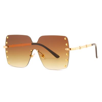 China Newest 2022 Square One Piece Oversized Square Rivets Women Sun Glasses Big Square Sunglasses for sale