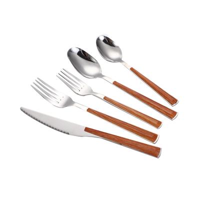 China Sustainable Hot Sale New Design 5 Pcs Plastic Handle Cutlery With Wooden Handle for sale