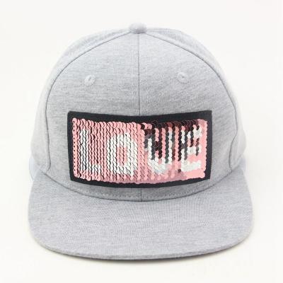 China OEM Paillette Patch COMMON Logo Gray 6 Panel Custom Sports Comfortable Soft Flat Brim Snapback Hat Caps for sale