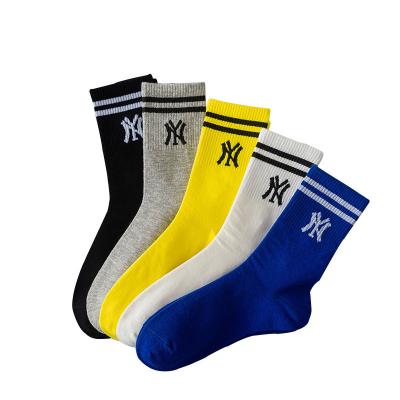 China New York Street Antibacterial Fashion Letters Cotton Sports Boots Mid Calf Baseball Boots Women And Men Casual Socks for sale