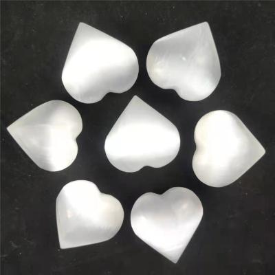 China Europe Crystal Heart Palm Crystal Healing High Quality Stones Selenite Heart for sale