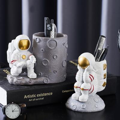 China Simply Modern Simple Study Model Astronaut Central Statistical Institute Resin Desk Decoration Practical Decoration Room Pen Holder for sale