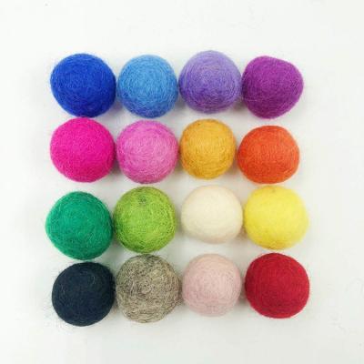 China Christamas Pom Poms Garland Wool Felt Garland Balls Home Decoration 2cm Mix 100pc Color For Party Home Decor for sale