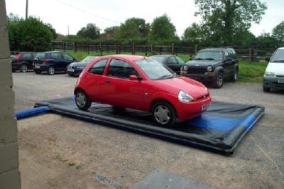 Chine Les tapis gonflables de voiture de plancher de garage pour l'eau d'économies/camion portatif lavent le tapis à vendre