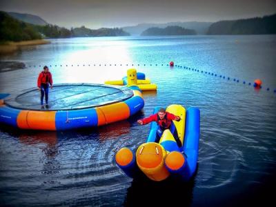 Cina Giocattoli di esplosione del trampolino di salto di acqua e dell'acqua di Seasaw per il parco dell'acqua in vendita