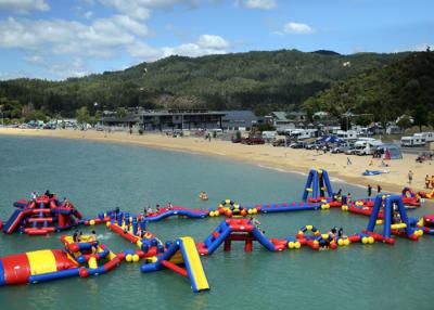 China Verbazend Opblaasbaar Waterpark voor Meer, Reusachtig Waterpark Opblaasbaar met 0.9mm pvc Te koop