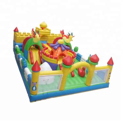 China Castelo inflável platô 0,55 mm casa para crianças ao ar livre castelo inflável para playground à venda