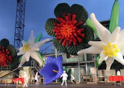 Cina fiori gonfiabili decorativi di 8m per le decorazioni di nozze con il materiale della tela cerata del PVC in vendita