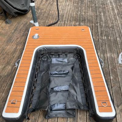 China Rampa de perro plegable ajustable portátil Rampa de muelle de perro inflable Escalera Mascotas Rampa de perro para piscinas, lagos, barcos y muelles en venta