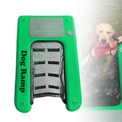 China Rampas inflables para perros de cachorro ligeras flotantes inflables para perros de agua para perros grandes en venta