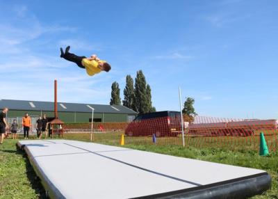 China Gimnasia de la yoga de la seguridad que entrena a la pista inflable de la caída del piso del aire para la edición casera en venta