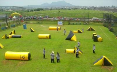 China Juegos inflables resistentes al fuego de los deportes, arena inflable del PVC Paintball para el juego de guerra en venta