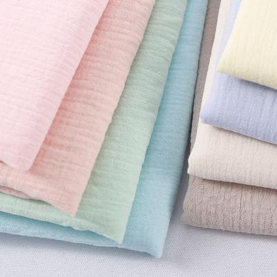 China Anti-Static Cheap baby swaddle crepe wrinkle 2 layers plain dyed white solid color wholesale rolls double gauze 100% cotton muslin fabric for sale