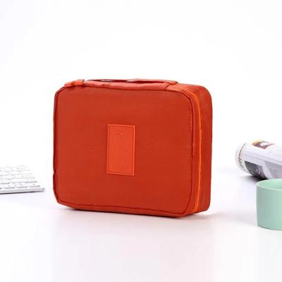 China Viable Wholesale Professional Portable Travel Beauty Storage Zipper Makeup Storage Bag for sale