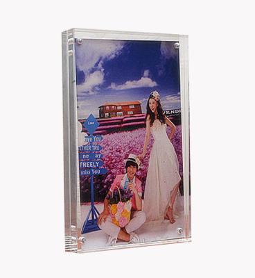 China Modern Manufacturer Customizes Clear Acrylic Magnetic Photo Frames for sale