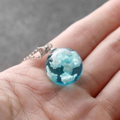 China Fashion Hot Selling Women Girls Necklace Sky Blue White Clouds Resin Transparent Round Pendant Short Necklace R1402 for sale