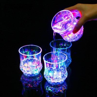 China Colorful Glow Upon Entering Water Luminous Cup Hot Sale LED Colorful Luminous Pineapple Cup Creative Colorful Glow Upon Entering Water Luminous Cup for sale