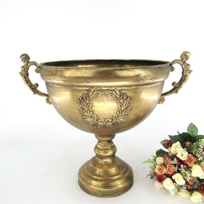 China Vintage Metal Plant Flower Pot Decoration Metal Iron Flower Plant Sustainable Antique Home Pot for sale