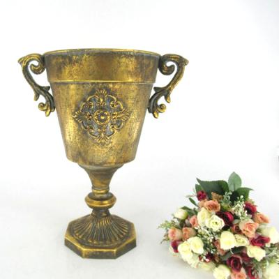 China Vintage Elegant Style Home and Garden Metal Flower Pot Decoration Iron Planter Viable Decorative Pot for sale