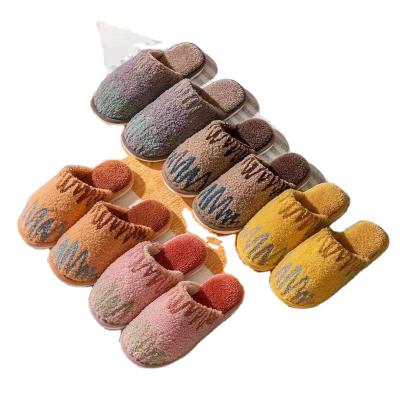 China CUSHIONING Wholesale Women Slippers Flat Comfortable Furry Furry Slides for sale