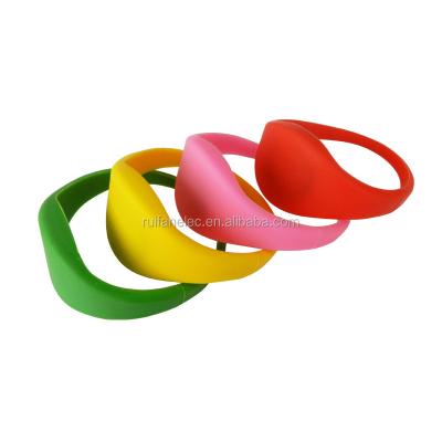 China Silicone Sports And Events Waterproof Silicone RFID Wristband for sale