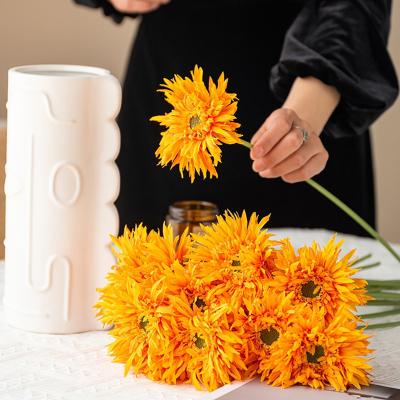 China Wedding High Quality Simple Brushed Daisy Arrangements For Home Decoration Floral Artificial Silk Chrysanthemum Branch Party Home Decoration for sale