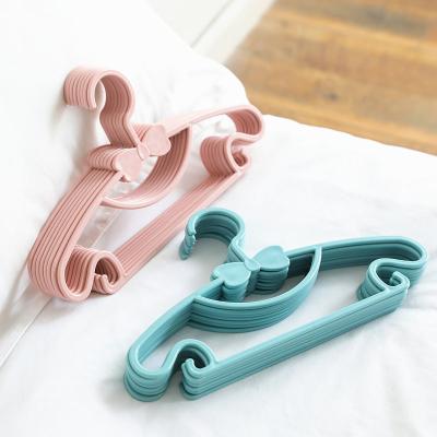 China Shop Bohemian Special Bow Baby Clothing Baby Butterfly Hanger Plastic Multicolor Mini Pants Stretches Children's Hanger For Children for sale