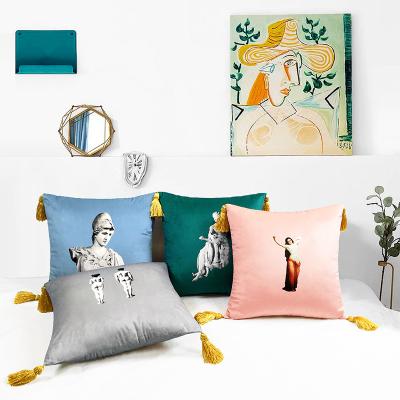 China Anti-pilling Retro High Quality Nordic Statue Velvet Sofa Bed Tassel Pillow Cushion Cover Pillow for sale