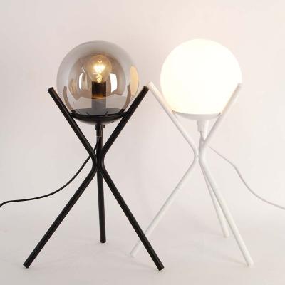 China Modern Home Indoor Glass Tripod Ball Bulbs Desk Light Living Room Lighting Table Lamp for sale